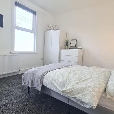 Spacious Private Room In Manor Park Londen Buitenkant foto