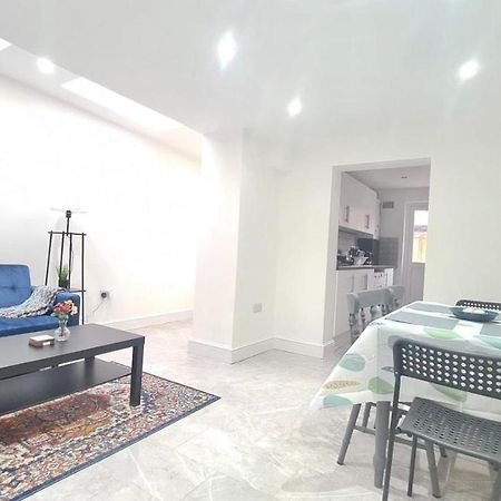 Spacious Private Room In Manor Park Londen Buitenkant foto