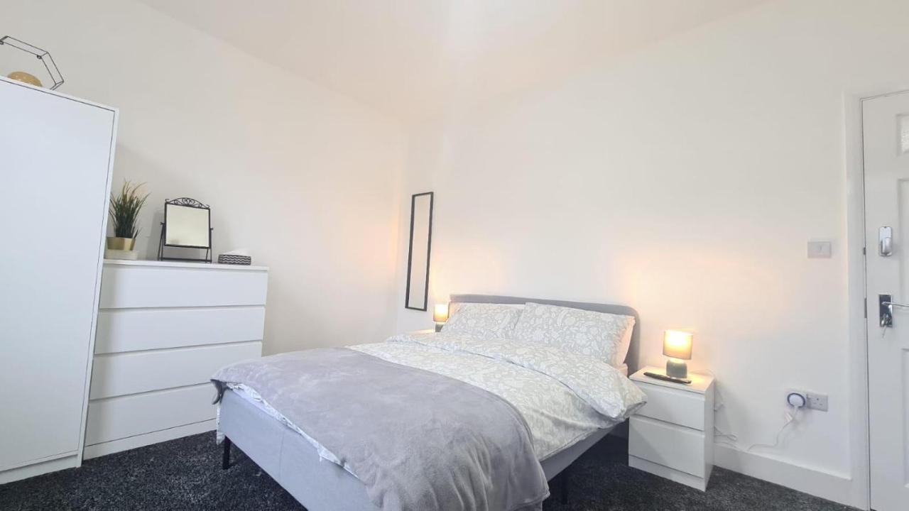 Spacious Private Room In Manor Park Londen Buitenkant foto